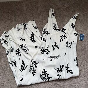 NWT Paper heart v neck maxi black & white floral dress medium